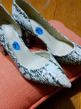 MARC FISHER SIZE 7.5 SNAKESKIN GOOD CONDITION